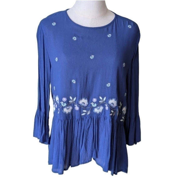 Alya Women's Size Small Blue Embroidered Florals Bell Hem Pullover Blouse - Picture 1 of 10